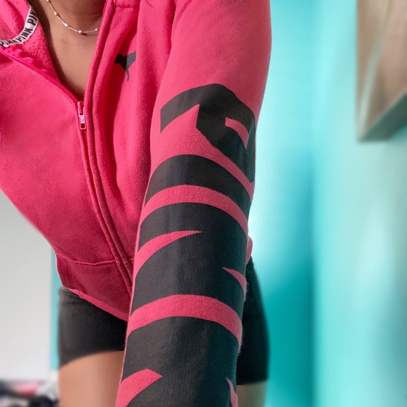 Cute pink PINK Sweater - 2 uses - Picture 2 of 4